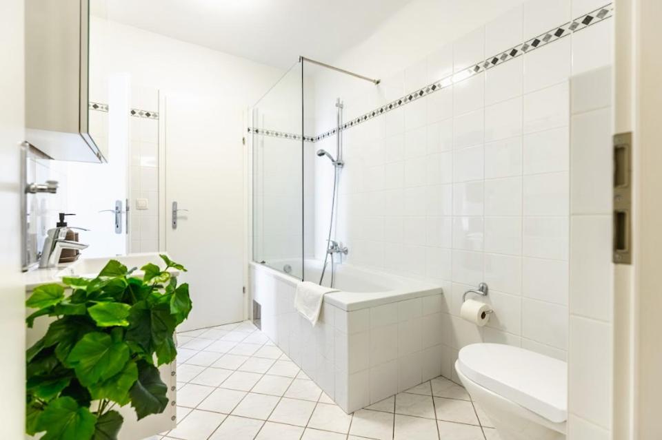 Experience Central Vienna From A Stylish And Modern Apartment Exterior photo